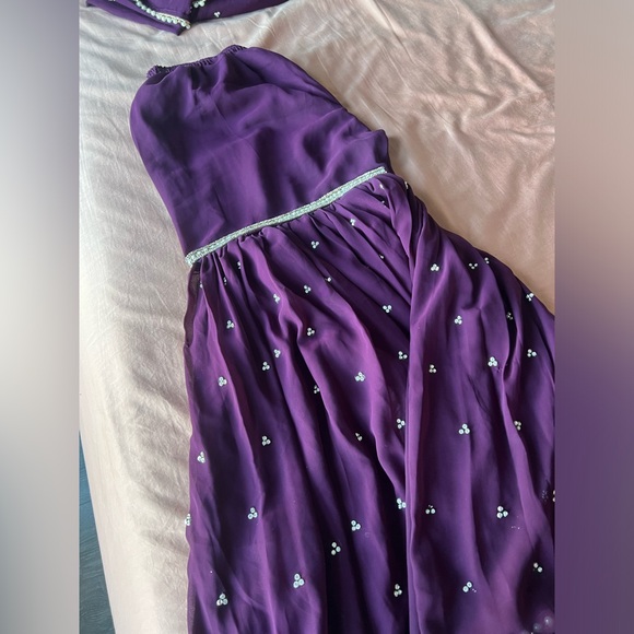 Indian high and low dress filled with heavy embroidery - Picture 8 of 12